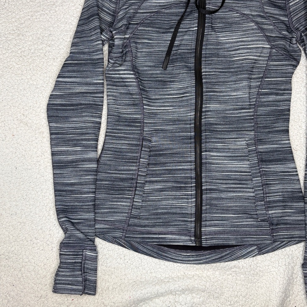 Lululemon Black and Gray Striped Zippered Hoodie: Size 6 - Picture 3 of 9